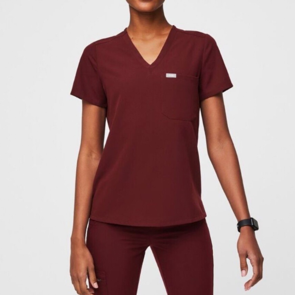 figs, women's 1 pocket scrub top, burgundy, great condition, size 3XL